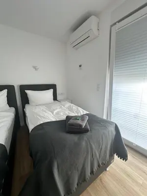 Ein Bett oder Betten in einem Zimmer der Unterkunft Diana Boardinghouse KONTAKTLOSER SELF CHECK IN & SELF CHECK OUT