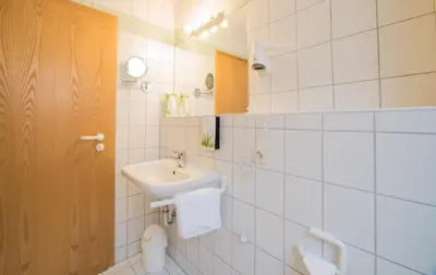 Ein Badezimmer in der Unterkunft Hotel am Wasen