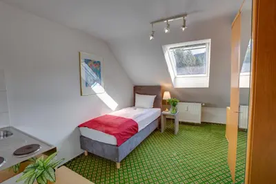 Ein Bett oder Betten in einem Zimmer der Unterkunft Hotel Leo Mühlhausen