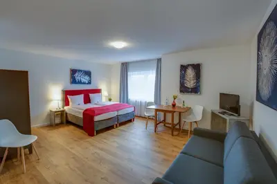 Ein Bett oder Betten in einem Zimmer der Unterkunft Hotel Leo Mühlhausen