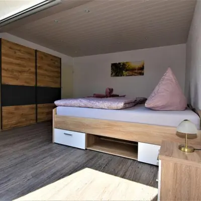 Ein Bett oder Betten in einem Zimmer der Unterkunft FeWo 4 - Erpolzheim