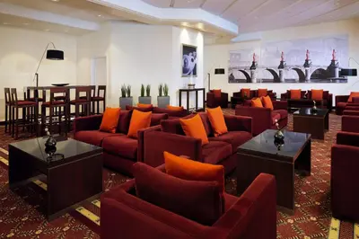 Ein Sitzbereich in der Unterkunft Heidelberg Marriott Hotel