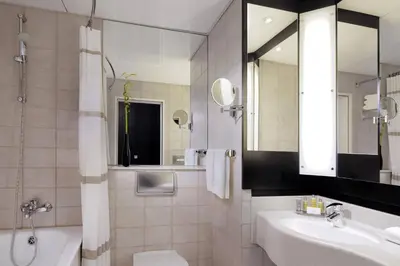 Ein Badezimmer in der Unterkunft Heidelberg Marriott Hotel
