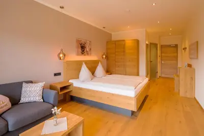 Ein Bett oder Betten in einem Zimmer der Unterkunft Main-Vinotel Weingut Helmstetter