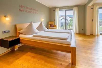Ein Bett oder Betten in einem Zimmer der Unterkunft Main-Vinotel Weingut Helmstetter