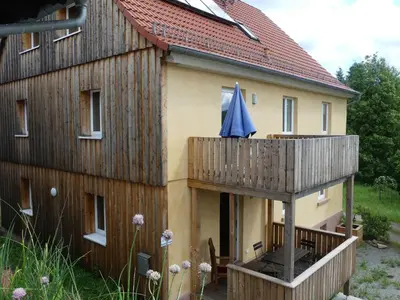 Das Gebäude in dem sich die Ferienwohnung befindet