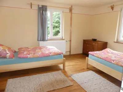 Ein Bett oder Betten in einem Zimmer der Unterkunft Ferienwohnungen Im grünen Eck