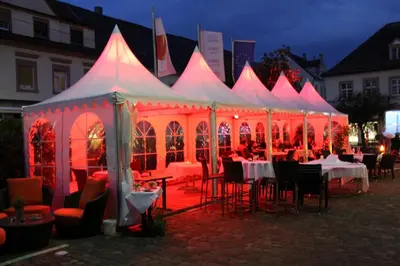 Ein Restaurant oder anderes Speiselokal in der Unterkunft Hotel Schwert