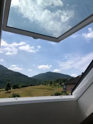 Ein allgemeiner Bergblick oder ein Berglick von der Ferienwohnung aus
