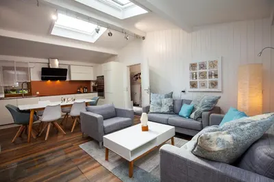 Ein Sitzbereich in der Unterkunft Ferienwohnung - Nähe Kaiserslautern