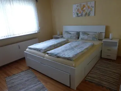 Ein Bett oder Betten in einem Zimmer der Unterkunft Ferienwohnung Am Lindenrain
