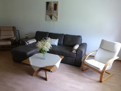 Ein Sitzbereich in der Unterkunft Ferienwohnung Am Lindenrain