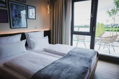 Ein Bett oder Betten in einem Zimmer der Unterkunft Weinzuhause Hotel-Restaurant-Vinothek