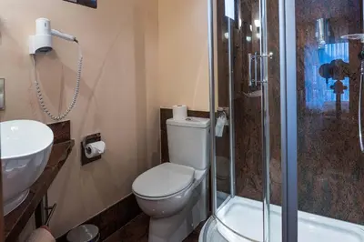 Ein Badezimmer in der Unterkunft Hotel Sperling mit E-Ladestation