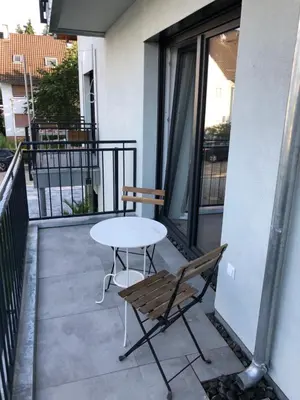 Ein Balkon oder eine Terrasse in der Unterkunft Modernes Apartment