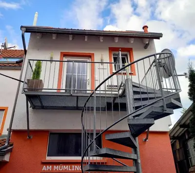 Das Gebäude in dem sich das Privatzimmer befindet