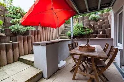 Ein Balkon oder eine Terrasse in der Unterkunft Ruhiges Apartment Ettlingen-Spessart
