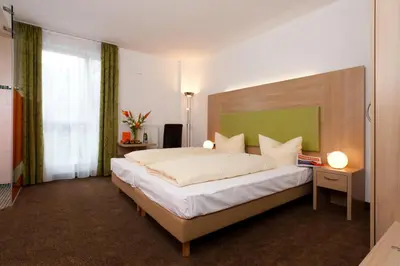 Ein Bett oder Betten in einem Zimmer der Unterkunft Hotel AVIVA by APOLONIA