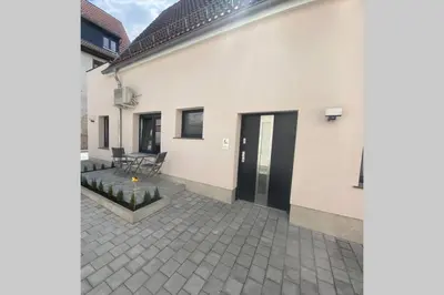 Das Gebäude in dem sich die Ferienwohnung befindet