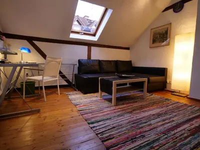 Ein Sitzbereich in der Unterkunft Fachwerkhaus in ruhiger Altstadt by Rabe - eigene Terrasse, Smart-TV, Netflix