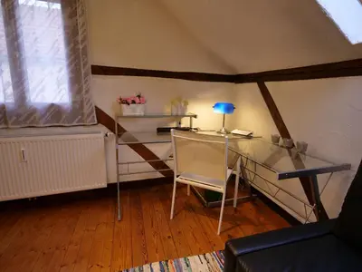 Ein Sitzbereich in der Unterkunft Fachwerkhaus in ruhiger Altstadt by Rabe - eigene Terrasse, Smart-TV, Netflix