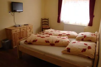 Ein Bett oder Betten in einem Zimmer der Unterkunft Gästehäuser Am Nibelungensteig