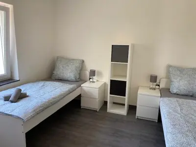 Ein Bett oder Betten in einem Zimmer der Unterkunft 3 Mehrbettzimmer, Küche, Bad für Arbeiter und Monteure in Gau-Weinheim