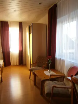 Ein Sitzbereich in der Unterkunft Hotel Strauss