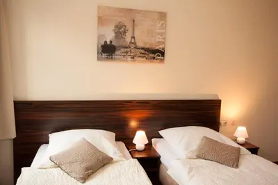 Ein Bett oder Betten in einem Zimmer der Unterkunft Linde Restaurant & Hotel