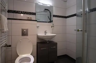 Ein Badezimmer in der Unterkunft Schöne 2 Zimmerwohnung mit UHD-TV, großem Balkon und Hängematte