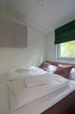 Ein Bett oder Betten in einem Zimmer der Unterkunft Iguana - Das Tiny Haus am Reptilienzoo Reptilium