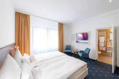 Ein Bett oder Betten in einem Zimmer der Unterkunft Hotel Adler Post