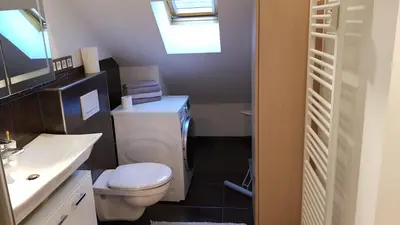Ein Badezimmer in der Unterkunft Joanna Apartment - MA Rheinau 5