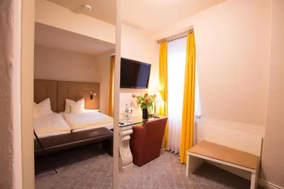 Ein Bett oder Betten in einem Zimmer der Unterkunft Hotel Heidelberger Hof