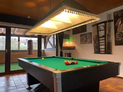 Ein Billardtisch in der Unterkunft Einzigartige Unterkunft mit viel Extras