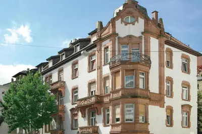 Das Gebäude in dem sich das Aparthotel befindet