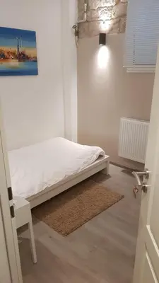 Ein Bett oder Betten in einem Zimmer der Unterkunft BudgetRooms - souterrain-private rooms & kitchen