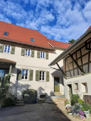Das Gebäude in dem sich die Ferienwohnung befindet