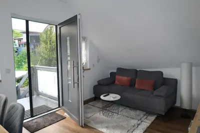 Ein Sitzbereich in der Unterkunft Kleine, gemütliche Dachgeschosswohnung