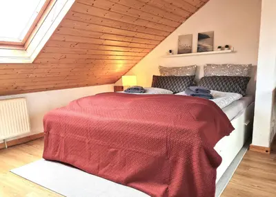 Ein Bett oder Betten in einem Zimmer der Unterkunft Chagall - helles und gemütliches Appartement in Uninähe