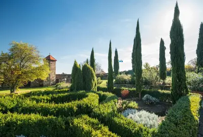 Ein Garten an der Unterkunft Landhotel Hofgut Battenberg