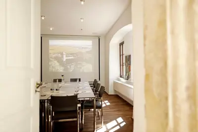 Ein Sitzbereich in der Unterkunft Landhotel Hofgut Battenberg