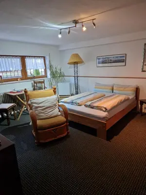 Ein Bett oder Betten in einem Zimmer der Unterkunft Großes gemütliches Zimmer mit eigener Dusche