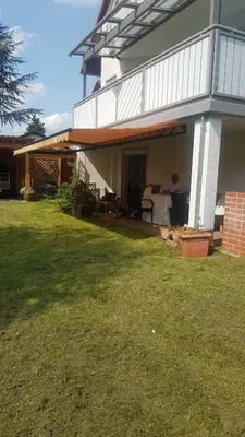 Ein Garten an der Unterkunft Georgs Ferienwohnung