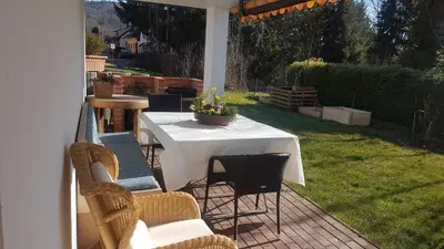 Ein Garten an der Unterkunft Georgs Ferienwohnung