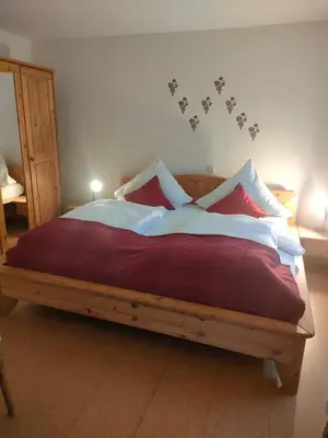 Ein Bett oder Betten in einem Zimmer der Unterkunft Gästezimmer / Weingut Peter