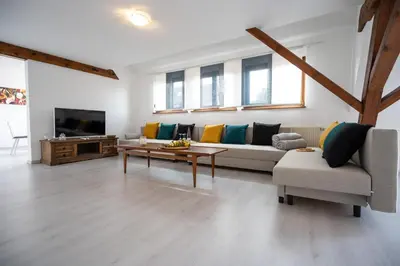 TV/Unterhaltungsangebot in der Unterkunft Große 3-Zimmer Maisonette Wohnung in Neuhausen