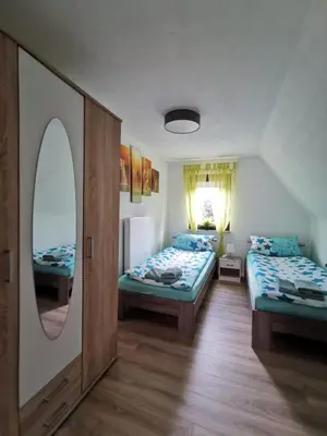 Ein Bett oder Betten in einem Zimmer der Unterkunft La Casa Suciu