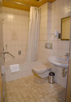 Ein Badezimmer in der Unterkunft Hotelgasthof Schmucker