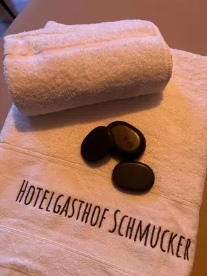 Ein Bett oder Betten in einem Zimmer der Unterkunft Hotelgasthof Schmucker